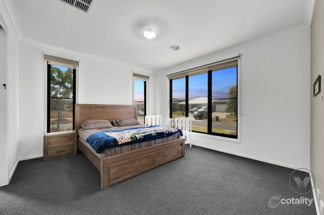 Property photo of 32 Parrot Drive Weir Views VIC 3338