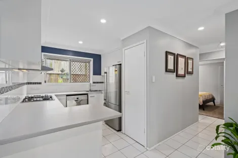 Property photo of 1 Amara Crescent Forest Lake QLD 4078