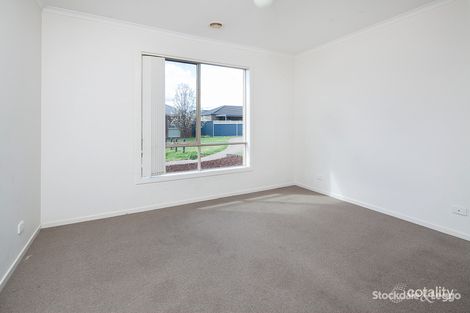 Property photo of 6 Leightons Green Pakenham VIC 3810