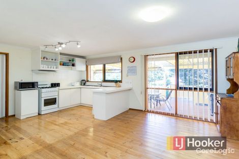 Property photo of 17 Skye Crescent Endeavour Hills VIC 3802