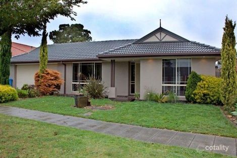 13 Lindsay Cres, Lynbrook, VIC 3975
