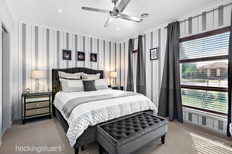 Property photo of 32 Pine Park Drive Wollert VIC 3750