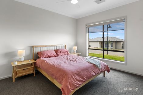 Property photo of 6 Standish Road Seaford Heights SA 5169