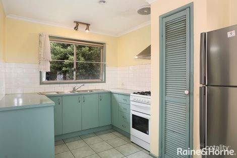 Property photo of 16 Pinus Place Meadow Heights VIC 3048