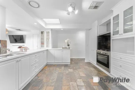 Property photo of 23 Joseph Banks Crescent Endeavour Hills VIC 3802