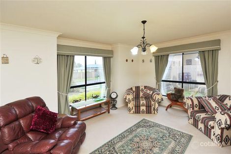 Property photo of 38 Banksdale Drive Middle Ridge QLD 4350