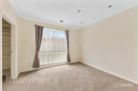 Property photo of 10 Naracoorte Drive Caroline Springs VIC 3023