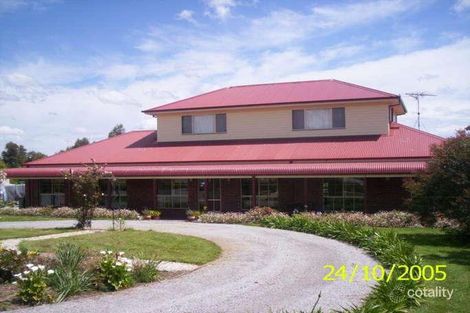 18 Pinehill Dr, Pakenham, VIC 3810