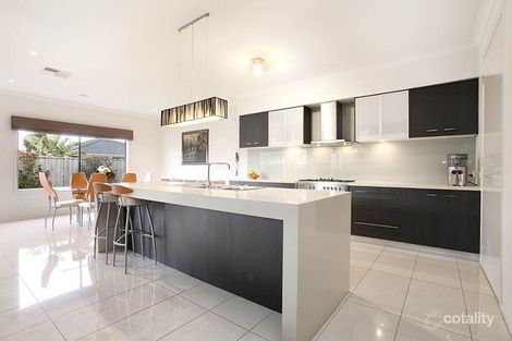 8 Maidenhair Dr, Point Cook, VIC 3030