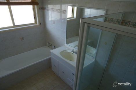 Property photo of 2/15 Yeomans Place Kooringal NSW 2650