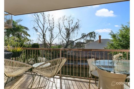 Property photo of 2/233 Cavendish Road Coorparoo QLD 4151