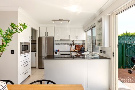 Property photo of 32 West Avenue Wynnum QLD 4178
