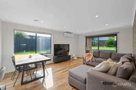 Property photo of 12 Coolabah Place Moe VIC 3825