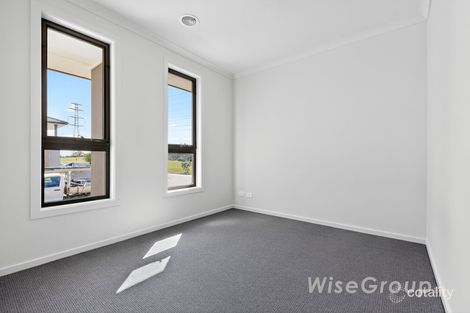 Property photo of 42 Langer Circuit Cranbourne VIC 3977