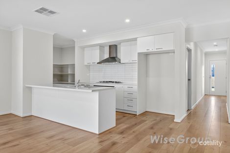Property photo of 42 Langer Circuit Cranbourne VIC 3977