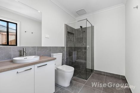 Property photo of 42 Langer Circuit Cranbourne VIC 3977