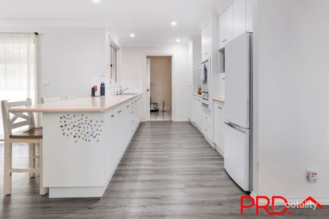 Property photo of 16 Dibar Drive Hillvue NSW 2340