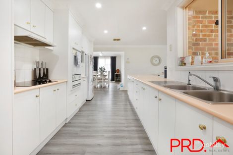 Property photo of 16 Dibar Drive Hillvue NSW 2340