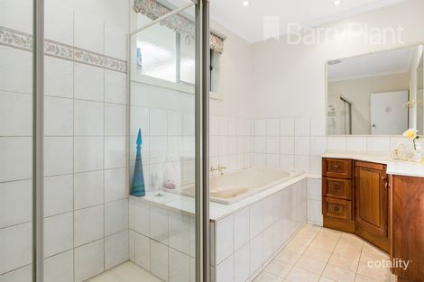 Property photo of 2 Wattletree Court Glen Waverley VIC 3150