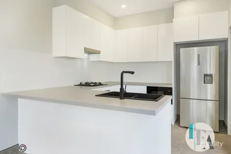 Property photo of 2/23 Beaton Street Lake Illawarra NSW 2528