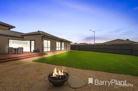 Property photo of 2 Leafy Road Werribee VIC 3030