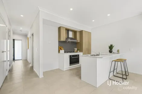 Property photo of 86 Treeve Parkway Werribee VIC 3030