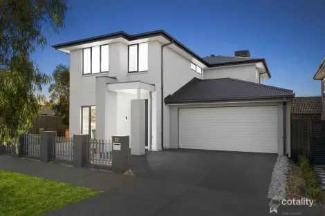 32 Barkers Cres, Mickleham, VIC 3064
