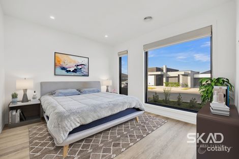 Property photo of 18 Xenolith Drive Craigieburn VIC 3064