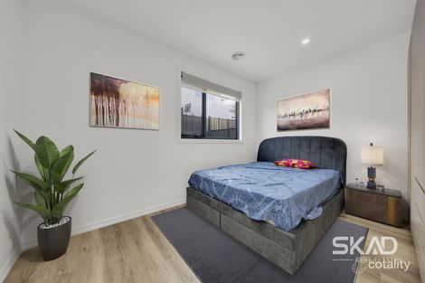 Property photo of 18 Xenolith Drive Craigieburn VIC 3064