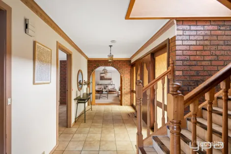 Property photo of 75 Hillcrest Drive Westmeadows VIC 3049