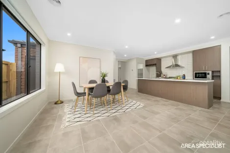 Property photo of 8 Tussock Way Officer VIC 3809