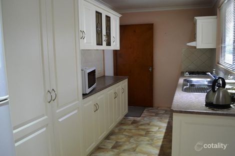 Property photo of 8 Nowra Court Simpson VIC 3266