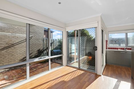 Property photo of 2/22 Vines Road Hamlyn Heights VIC 3215