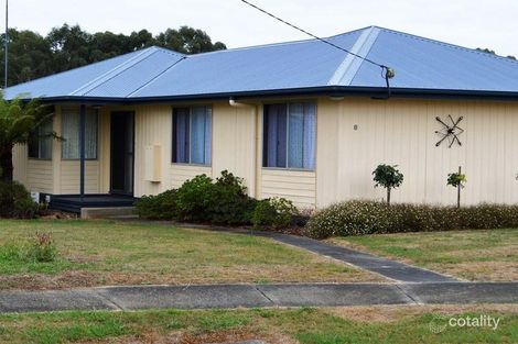 Property photo of 8 Nowra Court Simpson VIC 3266