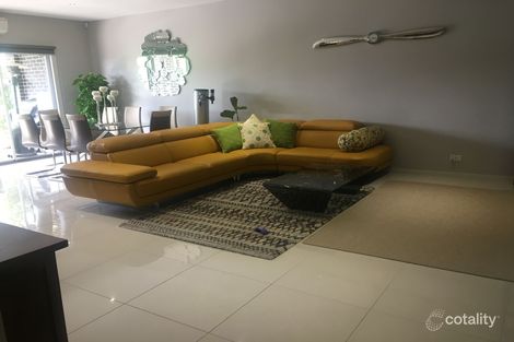 Property photo of 11 Beaconsfield Lane Caroline Springs VIC 3023