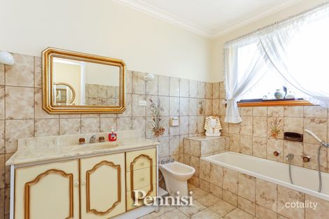 Property photo of 4 Lovett Drive Avondale Heights VIC 3034