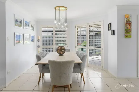 Property photo of 10 Lanaglen Drive Birkdale QLD 4159