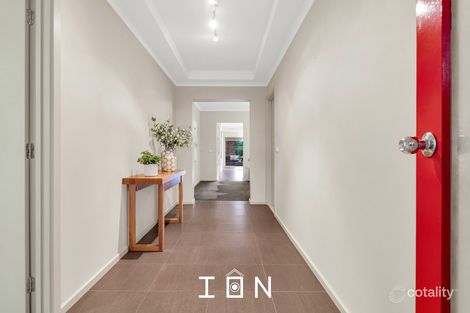 Property photo of 11 Bushranger Boulevarde Cranbourne East VIC 3977