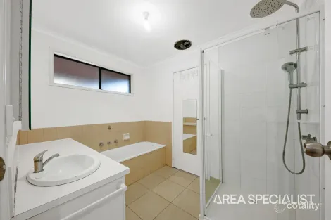 Property photo of 16 Smart Court Delahey VIC 3037