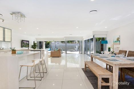 Property photo of 11 Seashell Avenue Mermaid Beach QLD 4218