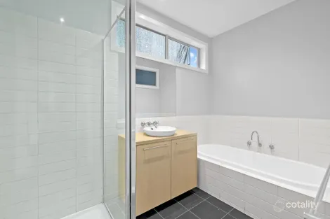 Property photo of 3 Paperbark Drive Pakenham VIC 3810