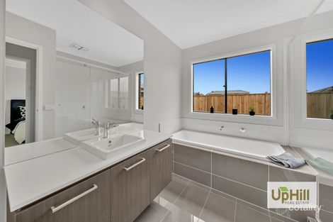 Property photo of 130 Bellavita Avenue Clyde VIC 3978