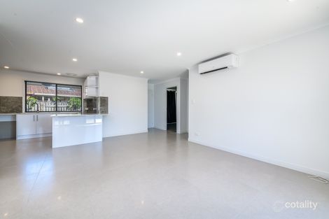 Property photo of 2/13 Morinda Way Labrador QLD 4215