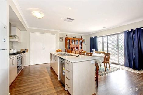Property photo of 13 Flinders Place Caroline Springs VIC 3023