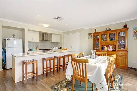 Property photo of 13 Flinders Place Caroline Springs VIC 3023
