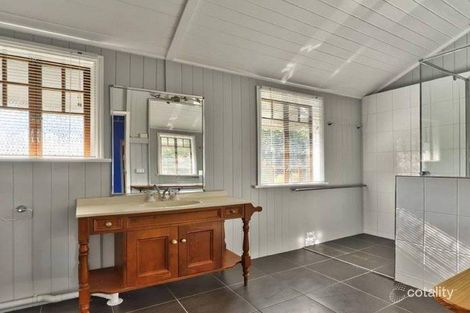 61 Wynnum Rd, Norman Park, QLD 4170