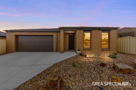 18 Zenith St, Pakenham, VIC 3810