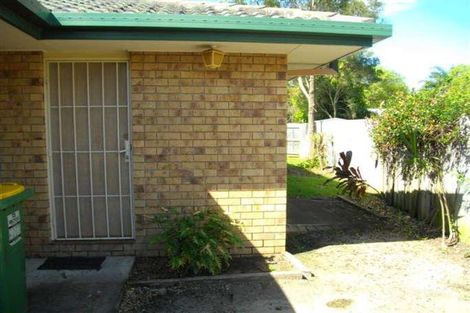 8 Pamela Ct, Labrador, QLD 4215