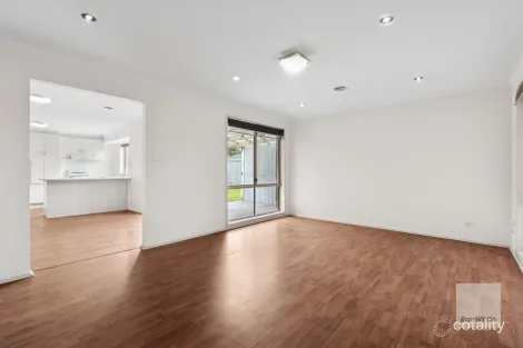 Property photo of 32 Dundee Way Sydenham VIC 3037