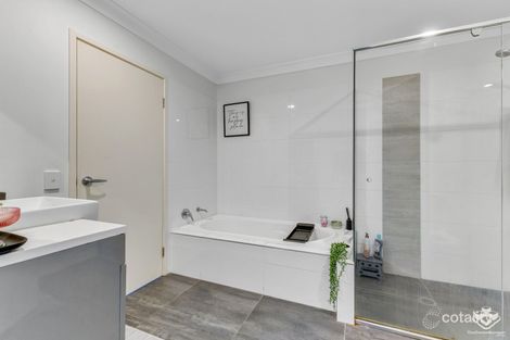 Property photo of 2/70 Willow Road Redbank Plains QLD 4301